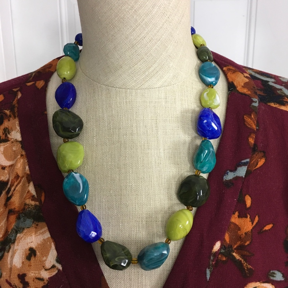 Multi-Color Beaded Necklace NWT Trendy Fashion